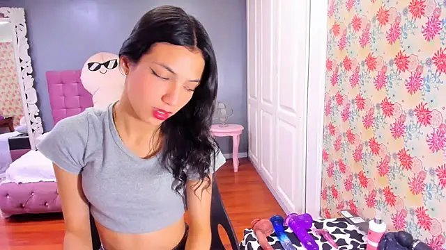 Snapshot of Iris_Stone_ chatting on 03.04.25 Iris Stone online show from 03.04.25