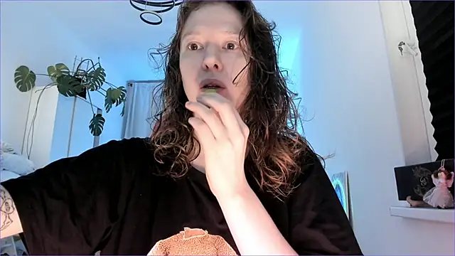 Viktoria Oliverr online show from 11.26.25