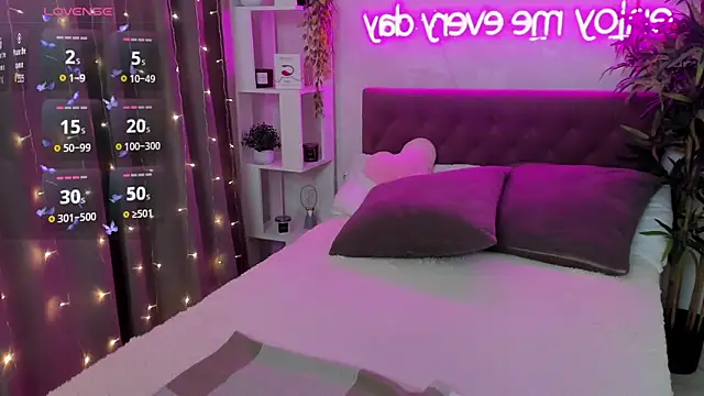 FeralPeach online show from 04.05.26