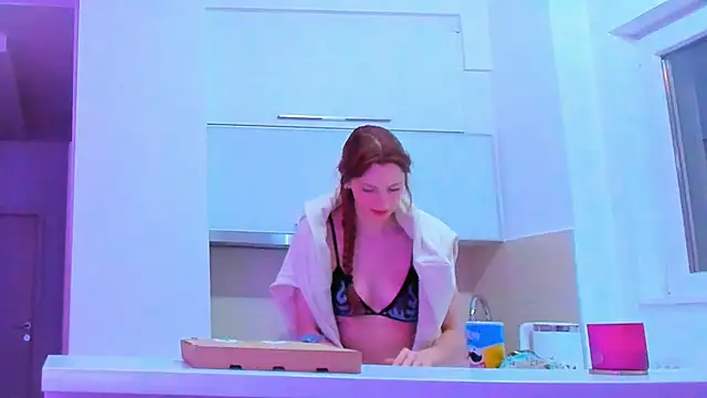Alyssa Smitt online show from 10.04.25