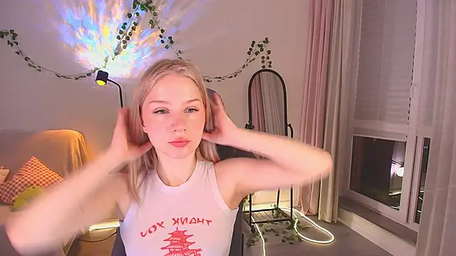 Eva Davi online show from 11.05.25