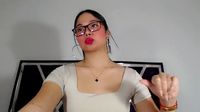 Snapshot of JasmineMoore chatting on 07.16.26 JasmineMoore online show from 07.16.26