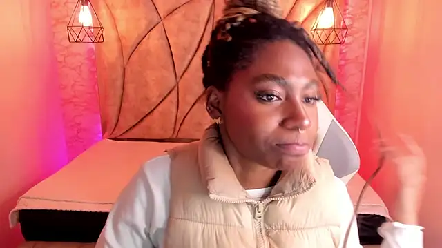 Queen perla  online show from 02.01.25