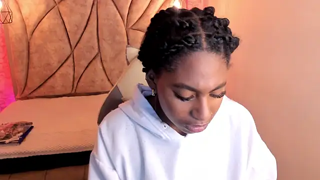 Queen perla  online show from 03.13.25