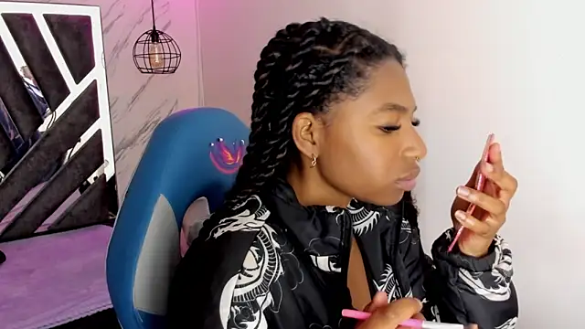 Queen perla  online show from 10.26.25