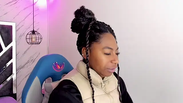 Queen perla  online show from 11.10.25