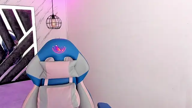 Queen perla  online show from 11.13.25