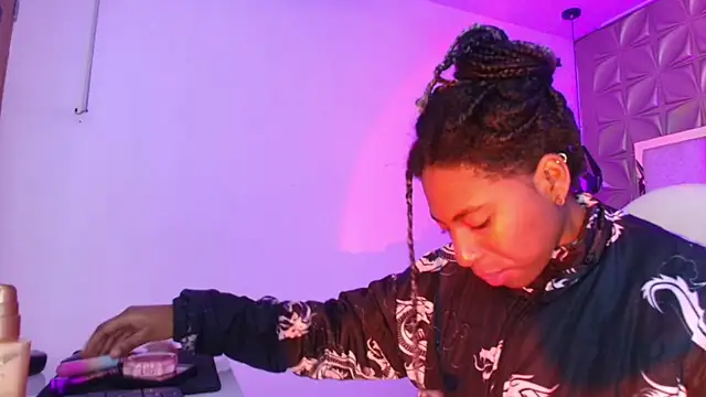 Queen perla  online show from 04.17.26