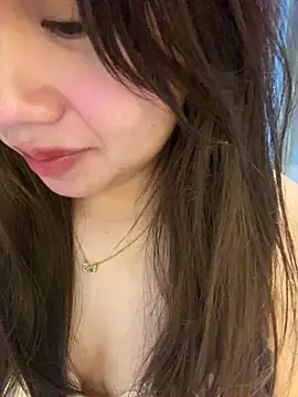 Hotellinh12 online show from 10.30.25