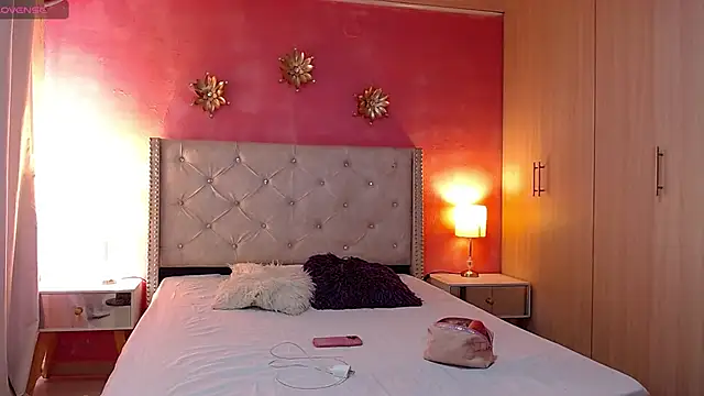 Kim and Mia online show from 12.02.25