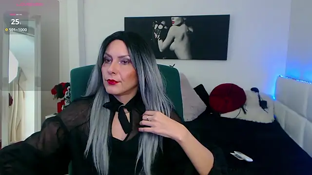 EvelynQueenn online show from 12.18.24