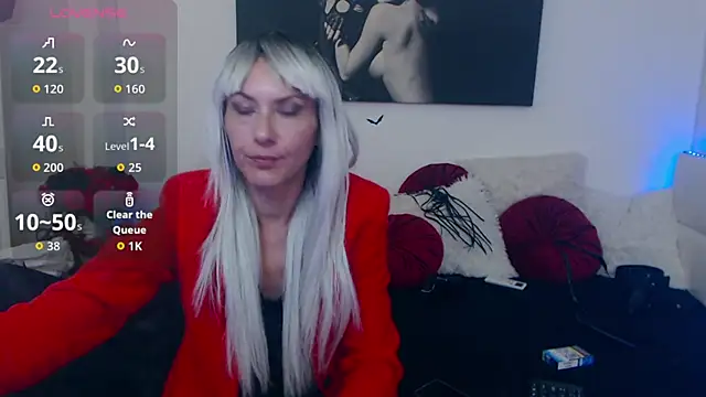 EvelynQueenn online show from 10.15.25