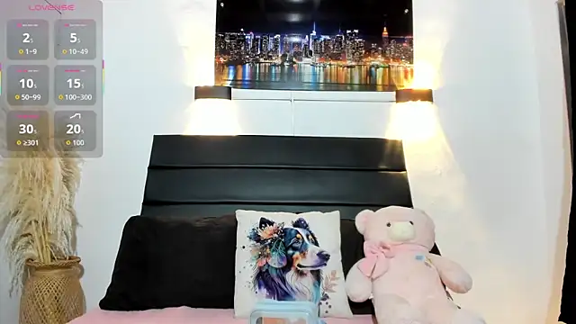 Snapshot of Sweet-Monica chatting on 02.05.26 Sweet-Monica online show from 02.05.26