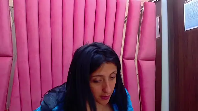 Snapshot of Cameron_cutte chatting on 12.15.24 Cameron cutte online show from 12.15.24