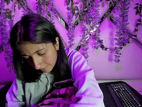 Snapshot of Cameron_cutte chatting on 10.30.25 Cameron cutte online show from 10.30.25