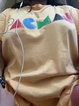 Snapshot of Indian_model9 chatting on 11.25.25 Indian model9 online show from 11.25.25