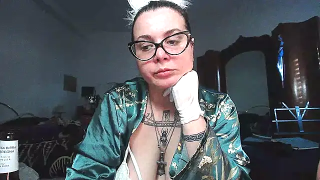 AliceBehind online show from 04.10.26