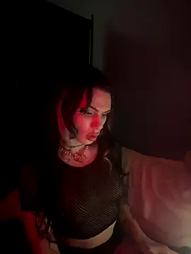 Snapshot of LinnWy69 chatting on 12.20.25 LinnWy69 online show from 12.20.25