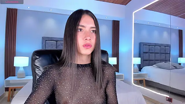 Emmaa Robertss online show from 12.13.24