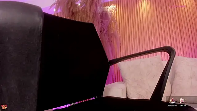 Emmaa Robertss online show from 12.16.24
