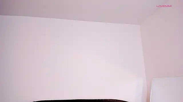 Emmaa Robertss online show from 02.26.25