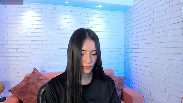Emmaa Robertss online show from 09.22.25