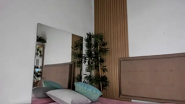 Natasha  Sccott online show from 02.12.25