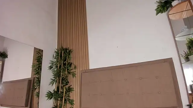 Natasha  Sccott online show from 03.05.25