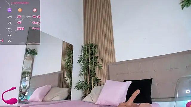 Natasha  Sccott online show from 03.05.25