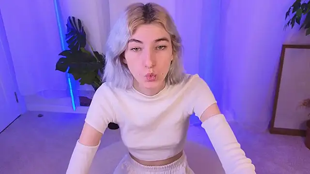 Mia Cheers online show from 12.07.24