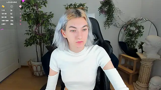 Mia Cheers online show from 12.08.24