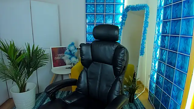 Mia Cheers online show from 12.13.24