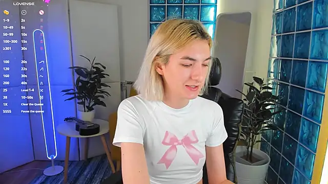 Mia Cheers online show from 02.09.25