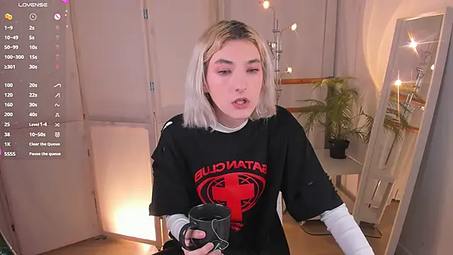 Mia Cheers online show from 02.13.25