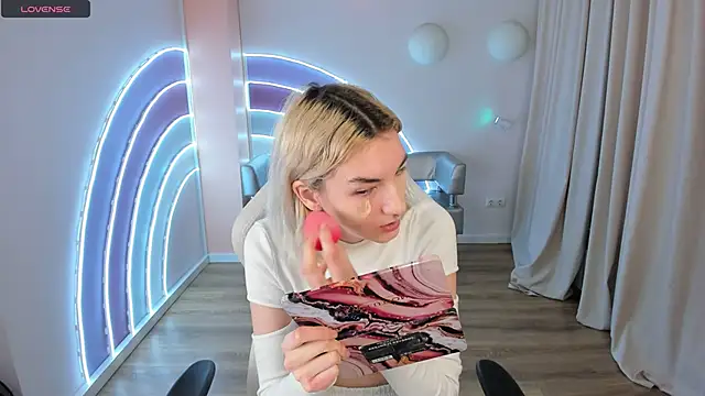 Mia Cheers online show from 02.22.25