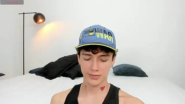 Snapshot of badboy_one_ chatting on 01.02.25 badboy one online show from 01.02.25