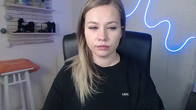 holly xglam online show from 12.09.24