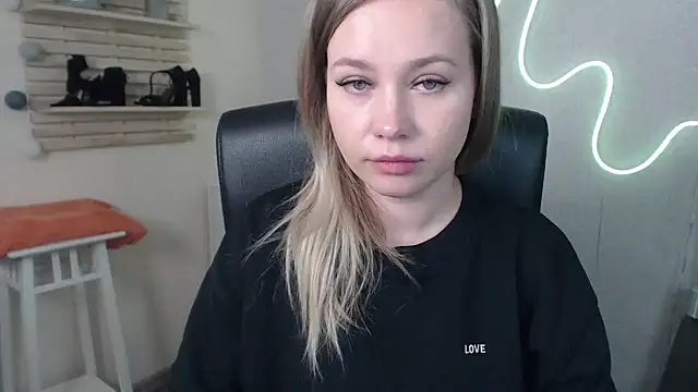 holly xglam online show from 12.09.24