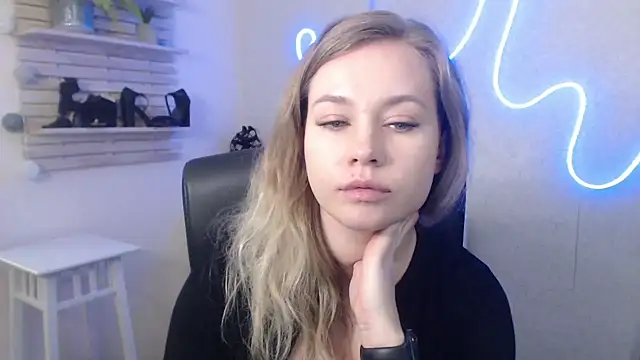 holly xglam online show from 01.15.25