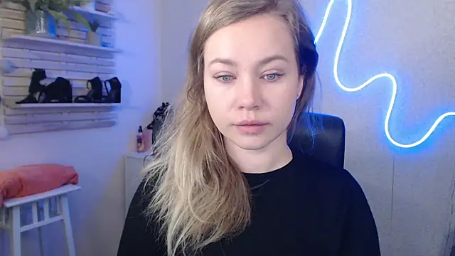 holly xglam online show from 01.28.25