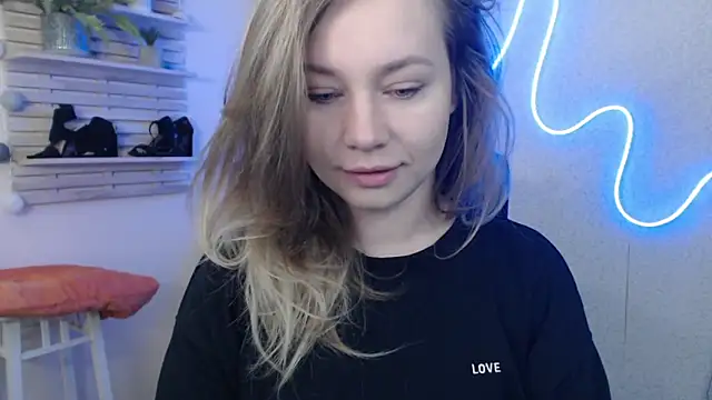 holly xglam online show from 02.06.25