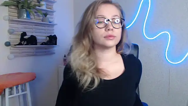 holly xglam online show from 02.12.25