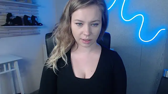 holly xglam online show from 02.19.25