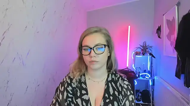 holly xglam online show from 10.29.25