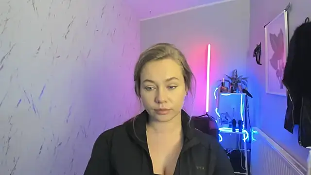 holly xglam online show from 11.04.25