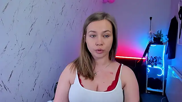 holly xglam online show from 03.10.26