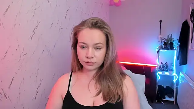 holly xglam online show from 04.02.26