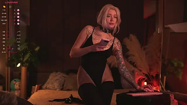 Snapshot of LinaKinky chatting on 12.09.24 LinaKinky online show from 12.09.24