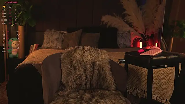 Snapshot of LinaKinky chatting on 12.11.24 LinaKinky online show from 12.11.24