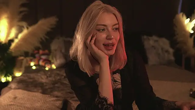 Snapshot of LinaKinky chatting on 01.17.25 LinaKinky online show from 01.17.25